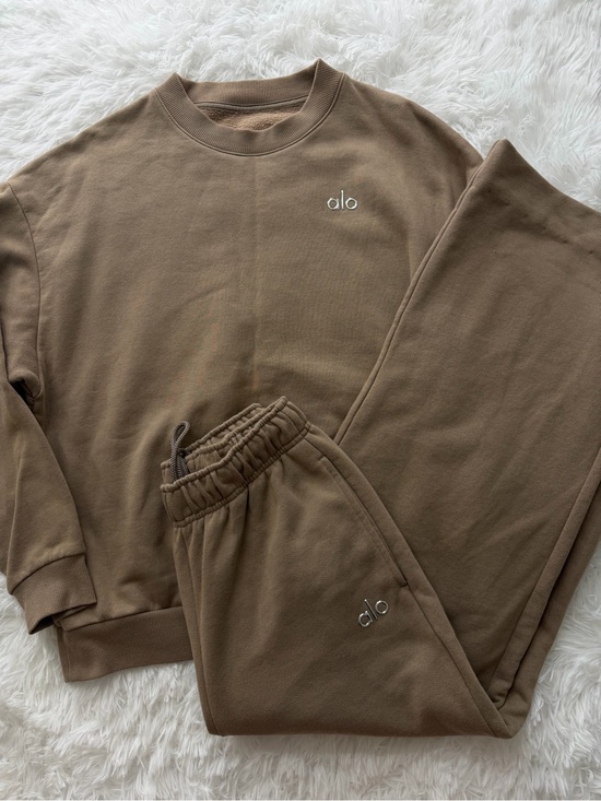 ALO Yoga Sweaters - AUTHENTIC Small Alo Yoga Accolade Sweatpant&Crewneck in Gravel BUNDLE $300 Retai